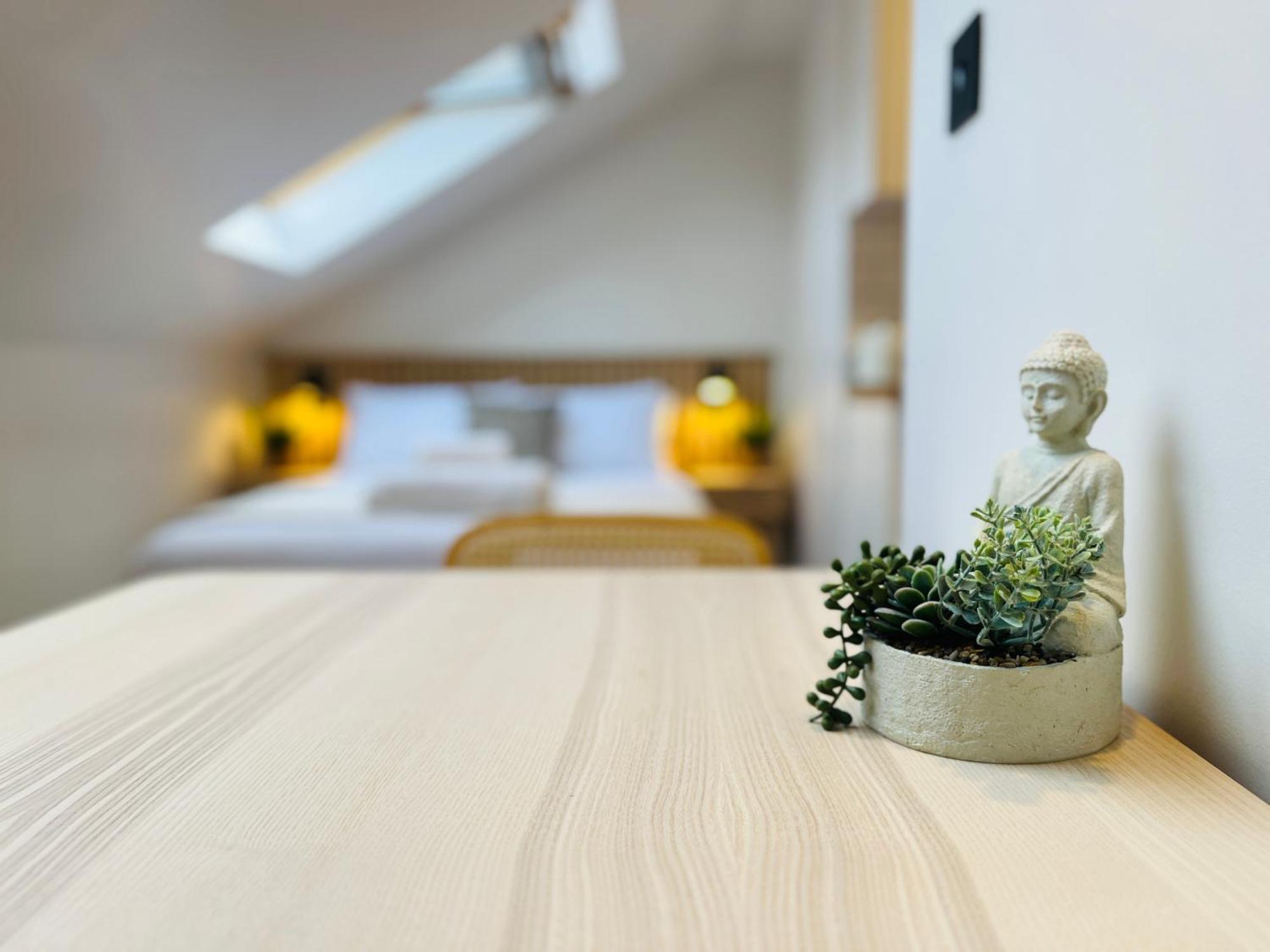 Проживание в семье The Nook Londons Swanky With Free Parking