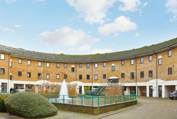 The Nook Londons Swanky With Free Parking Проживание в семье *