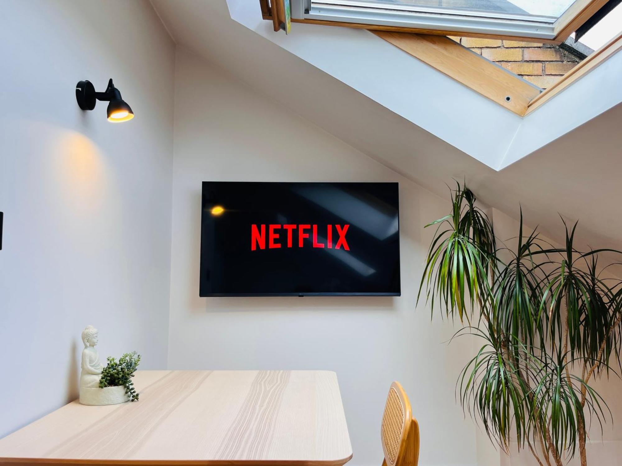 Проживание в семье The Nook Londons Swanky With Free Parking Лондон