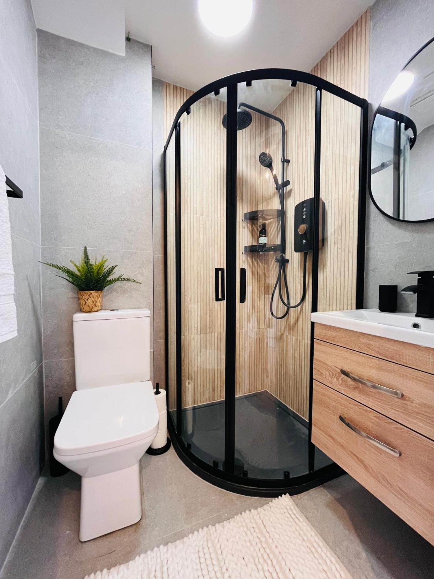 The Nook Londons Swanky With Free Parking Лондон