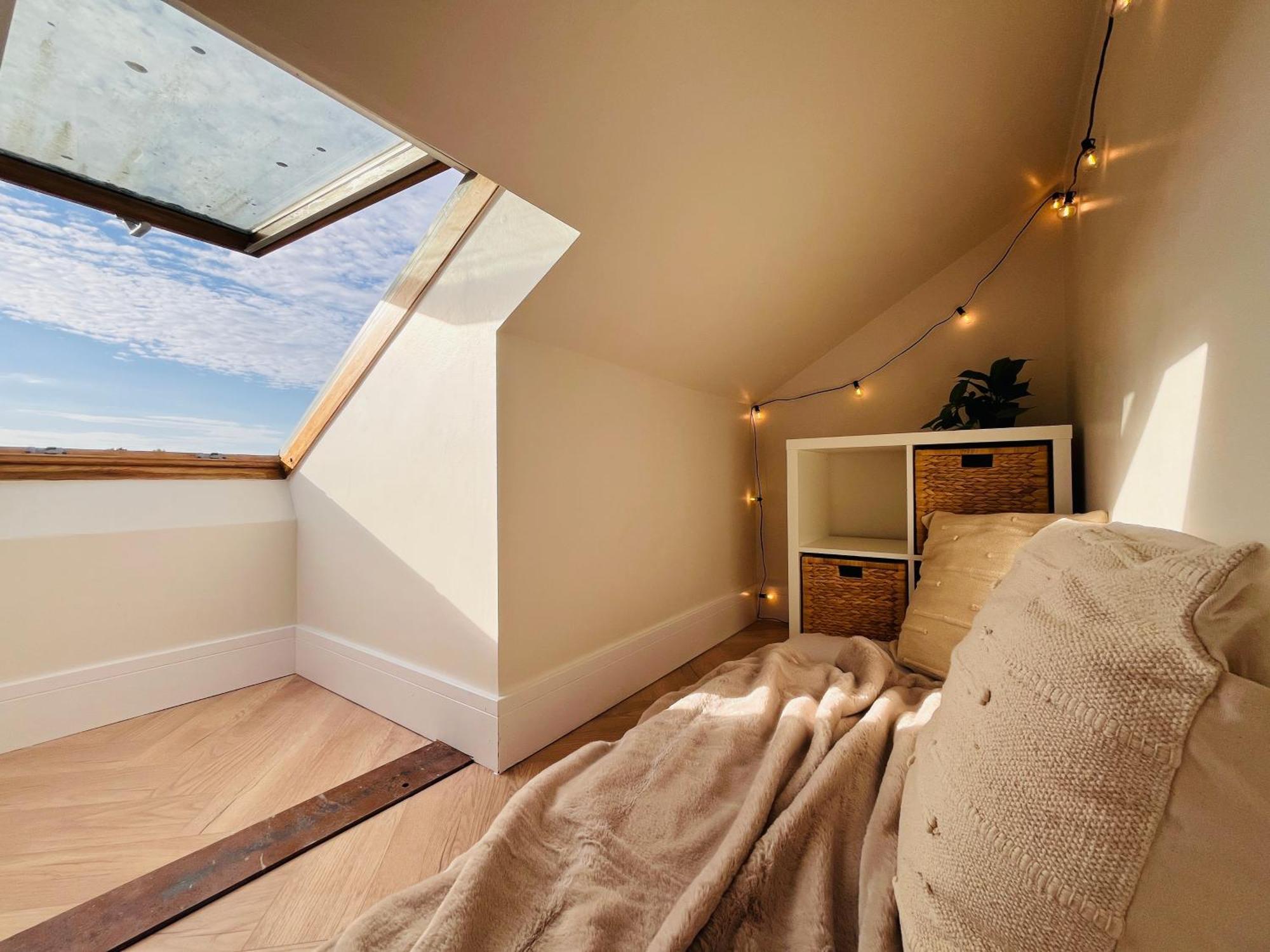 Проживание в семье The Nook Londons Swanky With Free Parking *