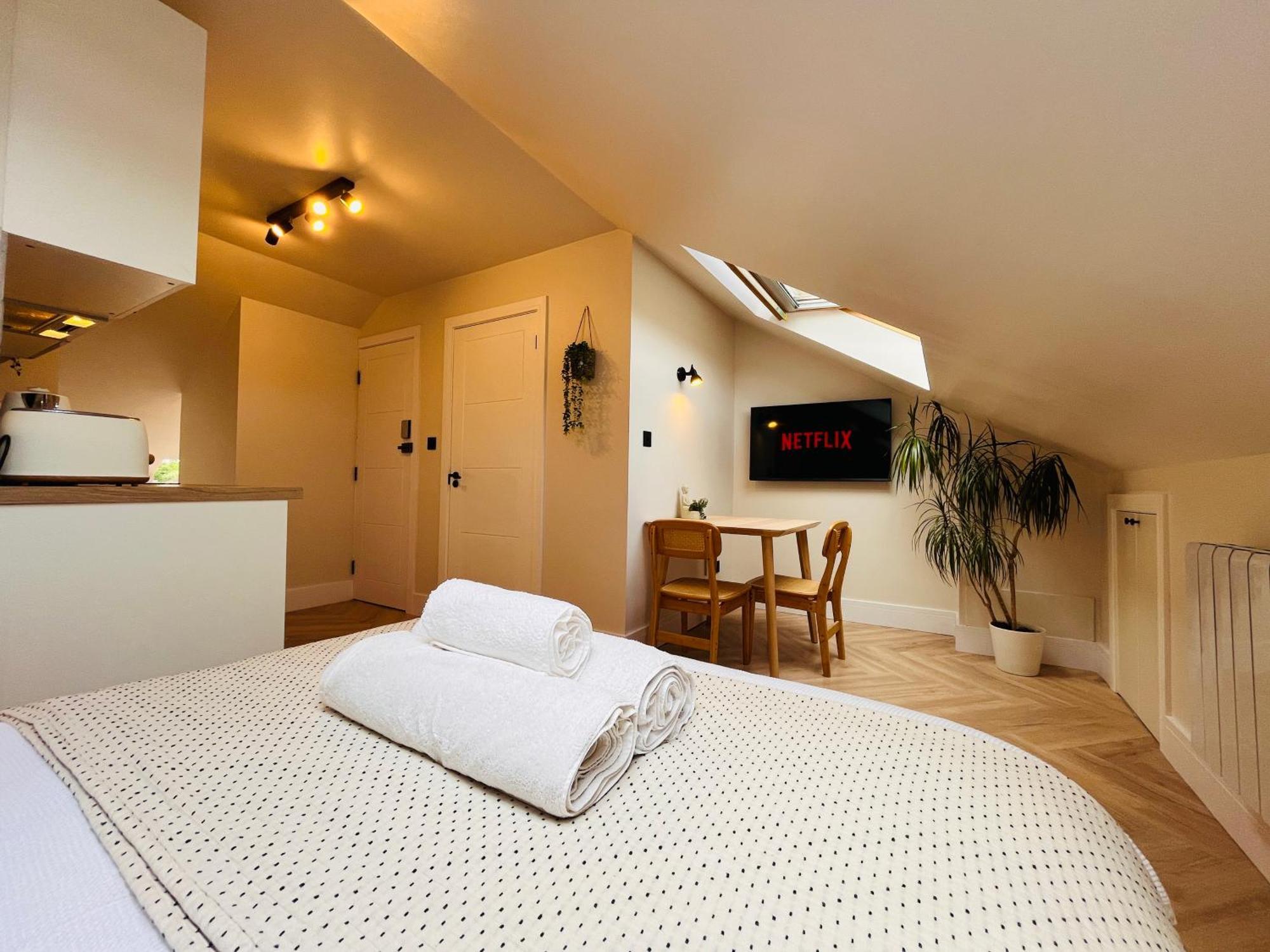 Homestay The Nook Londons Swanky With Free Parking